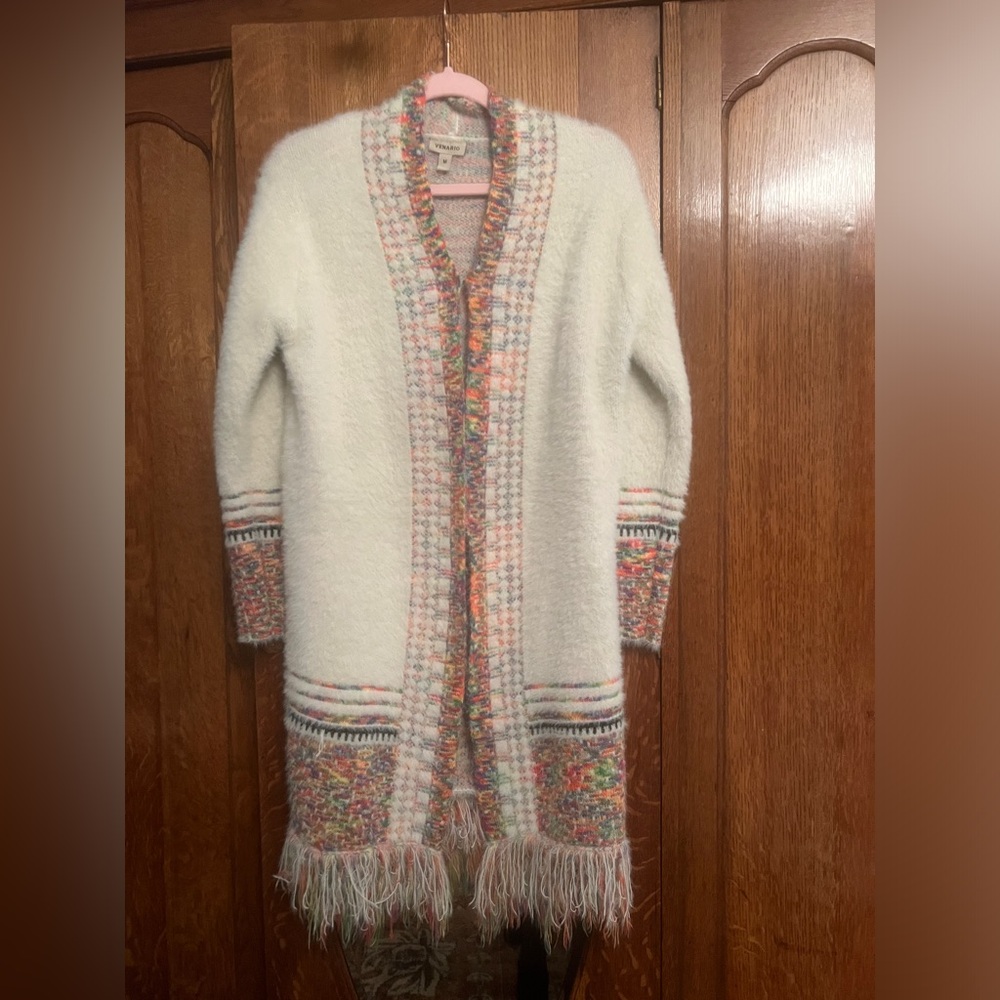 Rare VENARIO Winter-White Wool Sweater Coat. size Medium. Never Worn